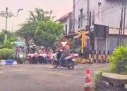 Viral !!! Seorang Pria Nekat Menabrakan Diri Ke Kereta Api