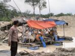 Sudah Sering Dilakukan Sosialisasi, Masih Membandel, 114 Rakit Tambang Emas Ilegal Dibakar Polisi