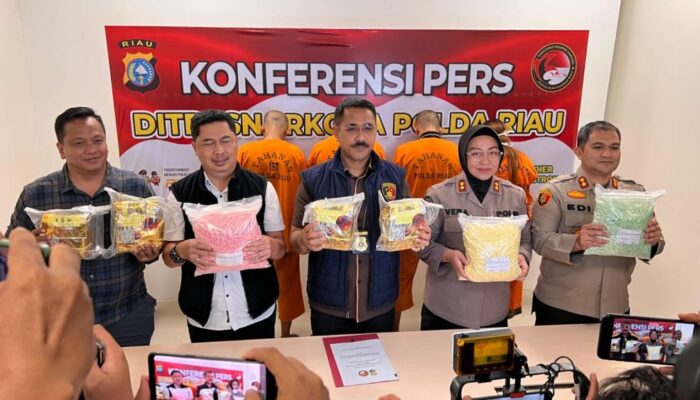 Polda Riau Gagalkan Pengiriman 9 Kg Sabu dan 30 Ribu Pil Ekstasi ke Palembang