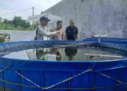 Bhabinkamtibmas Desa Kedung Kendo Tinjau Sarana dan Prasarana Budidaya Ikan Lele dalam Program P2B
