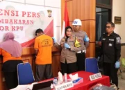Dalang Pembakaran Kantor KPU Buru Ditangkap, Diduga Terlibat Penggelapan Dana Pilkada