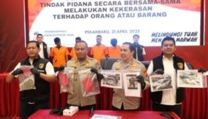 4 Debt Collector Arogan Dibekuk Usai Lakukan Pengeroyokan dan Rusak Mobil di Mapolsek Pekanbaru