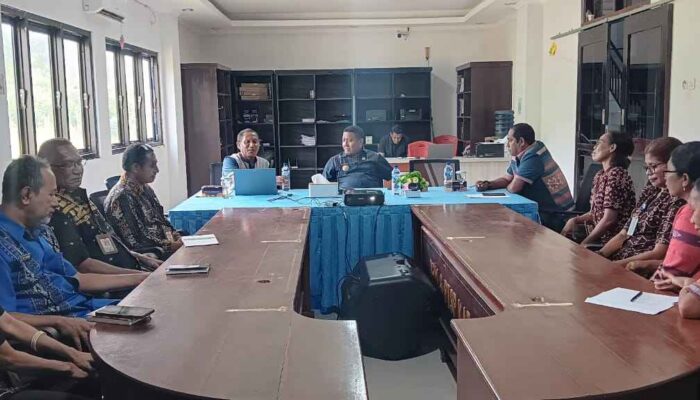 Bupati Juventus Sambangi DPMPTSP Sikka, Pastikan Pelayanan Publik Bagi Masyarakat Maksimal