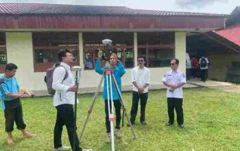 Petugas Ukur Kantor Pertanahan Kabupaten Agam Laksanakan Pengukuran Tanah Terkait Program BMD di SMA Negeri 1 Matur