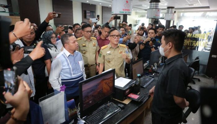 Usai Disidak Wamenaker dan Gubernur Riau, Kantor Sanel Tour and Travel Disegel
