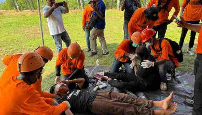 Basarnas Simulasikan Evakuasi Darurat Erupsi Gunung Api Kepada Masyarakat Lembata
