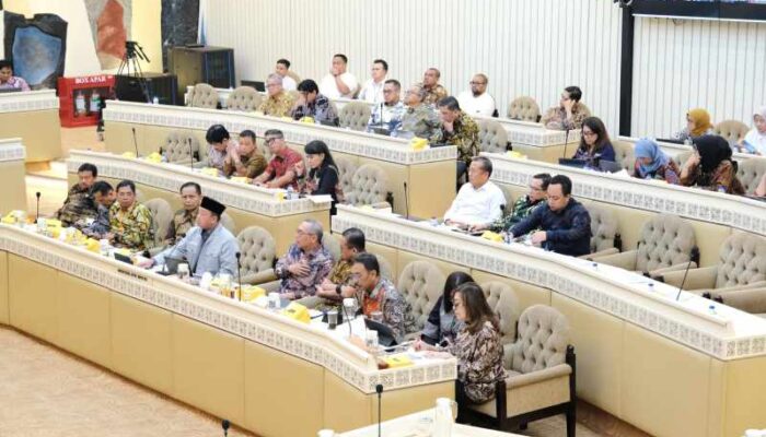 Bahas Isu Jual-Beli Pulau Bersama Komisi II DPR RI, Menteri ATR/Kepala BPN Tegaskan Tanah di Indonesia Tidak Bisa Dimiliki Asing