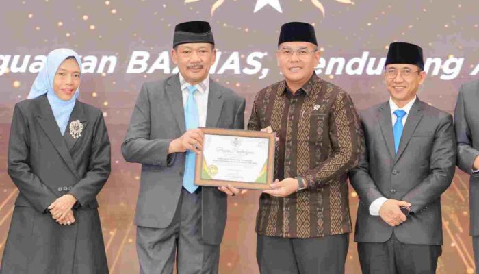 Wamen Ossy Terima Penghargaan Baznas Award 2025