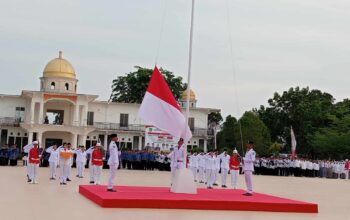 Wabup Rohil Inspektur Upacara Penurunan Bendera Memperingati HUT Ke 80 Kemerdekaan RI