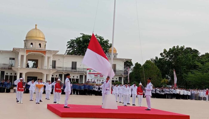 Wabup Rohil Inspektur Upacara Penurunan Bendera Memperingati HUT Ke 80 Kemerdekaan RI