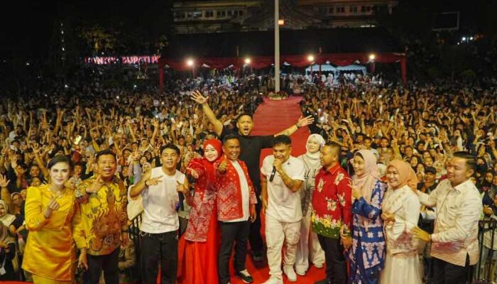 Helat Pelalawan ke-26 Ditutup Meriah, Silet Open Up dan Diva Aurel Guncang Ribuan Penonton dengan “Tabola Bale”