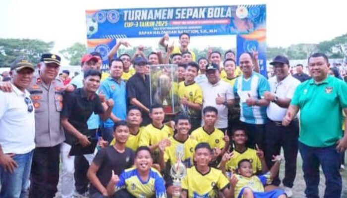 Wakil Bupati Labuhanbatu Jamri Resmi Menutup Turnamen Sepak Bola Tingkat SLTA