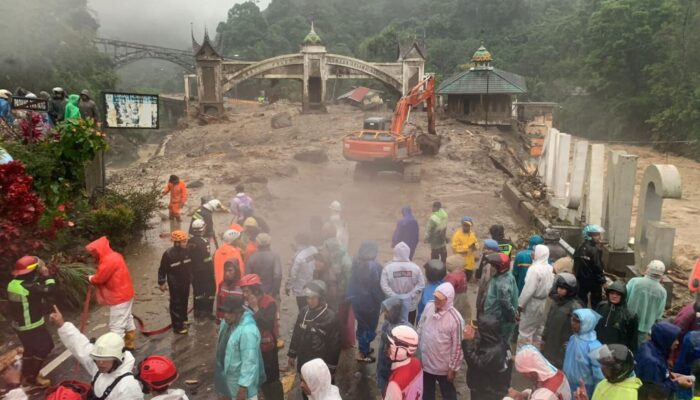 Duka Bencana Galodo Padang Panjang: Dua Prajurit Ditemukan Meninggal, Satu Anggota Subdenpom Masih dalam Pencarian