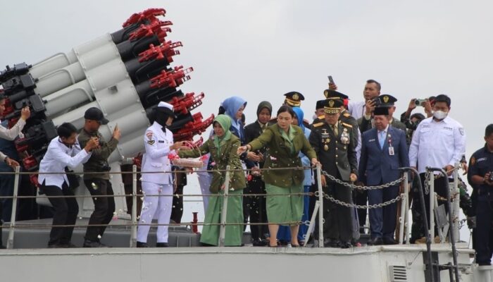 Momentum Hari Pahlawan, Pangdam XIX/TT Tabur Bunga di Laut Dumai Sebagai Wujud Penghormatan