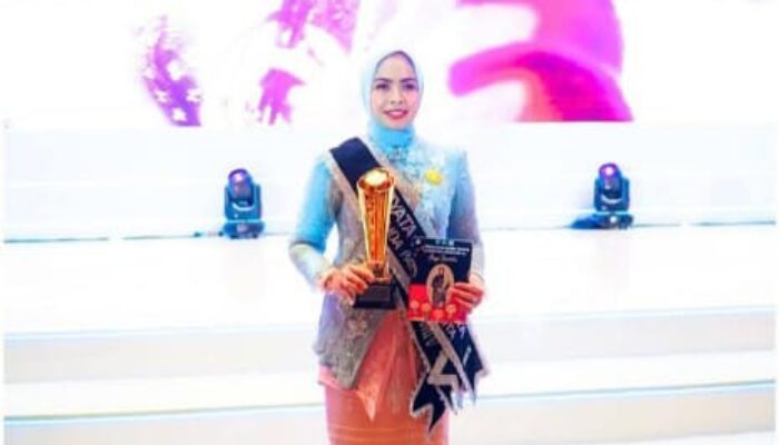 Bunda PAUD Labuhanbatu Dr Hj. Maya Hasmita, Sp, OG, MKM, Menerima Penghargaan Widya Dharma Pratama