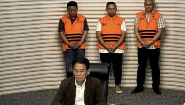 Pakai Rompi Oranye, Gubernur Riau Abdul Wahid Jadi Tersangka Korupsi Pemerasan di Pemprov Riau