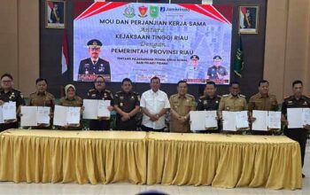 Pemkab Pelalawan Teken MoU Penerapan Pidana Kerja Sosial Bersama Kejati Riau
