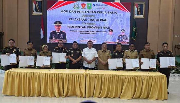 Pemkab Pelalawan Teken MoU Penerapan Pidana Kerja Sosial Bersama Kejati Riau