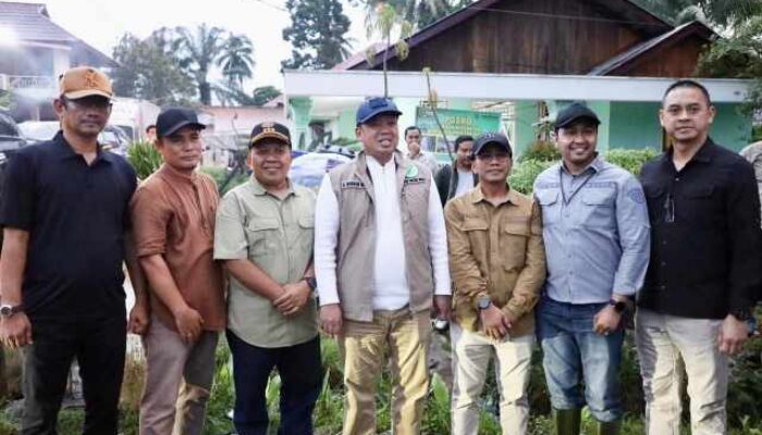 Menteri Nusron Salurkan Bantuan dan Dengar Jeritan Warga yang Kehilangan Keluarga di Kabupaten Agam