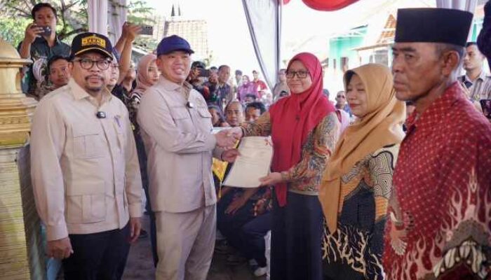 Menteri Nusron Serahkan 546 Sertipikat Hasil Konsolidasi Tanah di Jawa Tengah, Permukiman Warga Makin Bernilai dan Terjamin