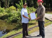PT BSP Bantu Tiang Listrik di Kampung Bandar Pedada, Tingkatkan Keamanan Jaringan Listrik di Desa