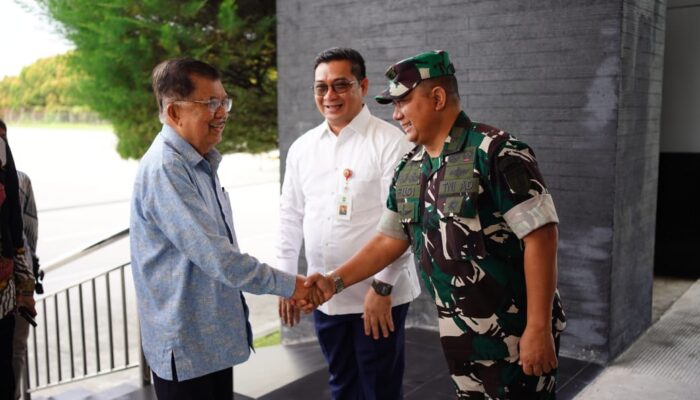 Kasdam XIX Tuanku Tambusai Sambut Kedatangan Bapak Dr. (H.C) Drs. H. M. Jusuf Kalla di Pekanbaru