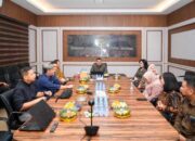 Kunjungi Dua Kantah di Sumut, Wamen Ossy Monitoring Kesiapan WBBM hingga Serahkan Sertipikat kepada Masyarakat