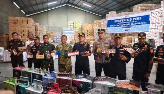 Bea Cukai Bongkar Gudang Rokok Ilegal Rp300 Miliar di Pekanbaru, 160 Juta Batang Disita