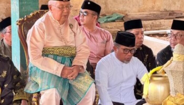 Menjemput Berkah Ramadan, Bupati Zukri Laksanakan Ziarah Makam Sultan Pelalawan di Masjid Hibbah