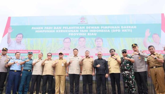Kasdam XIX/Tuanku Tambusai Hadiri Panen Raya Padi dan Pelantikan Pengurus DPD HKTI Provinsi Riau