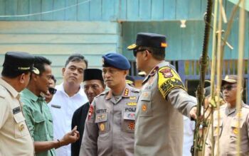 Dansat Brimob Dampingi Wakapolda Riau Tinjau Pembangunan Jembatan Merah Putih Presisi di Kuansing