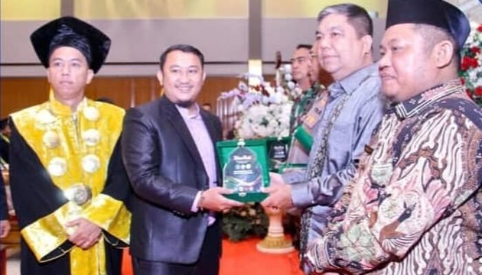 Wabup H. Jamri Hadiri Wisuda Angkatan XIX Universitas Islam Labuhanbatu, 163 Sarjana Resmi Dikukuhkan