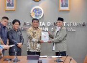 Serahkan Persub RTRW kepada Gubernur Sulawesi Utara, Menteri Nusron Minta RTRW Provinsi Jadi Acuan Penyusunan RTRW Kabupaten/Kota