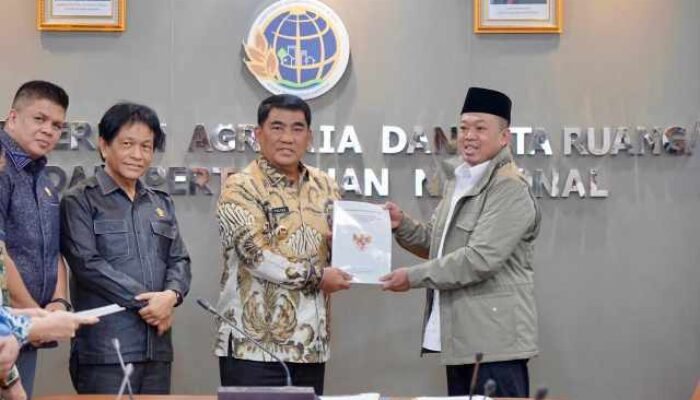 Serahkan Persub RTRW kepada Gubernur Sulawesi Utara, Menteri Nusron Minta RTRW Provinsi Jadi Acuan Penyusunan RTRW Kabupaten/Kota