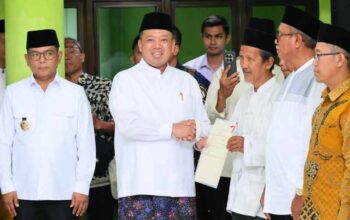 Serahkan 13 Sertipikat di Banten, Menteri ATR/Kepala BPN Ajak Organisasi Keagamaan “Keroyok” Percepatan Sertipikasi Tanah Wakaf