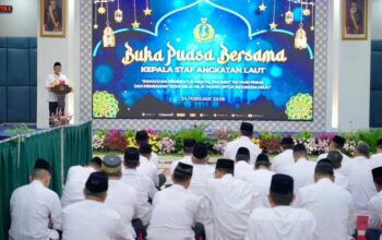 Berikan Tausiah di Buka Bersama KASAL, Menteri Nusron: Negara Besar Mampu Ciptakan Rasa Aman