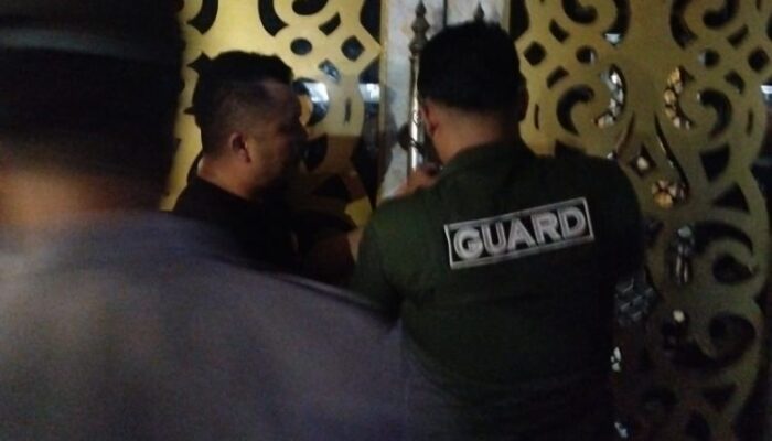 Dapat Restu Wali Kota, Massa FORMARAM Segel New Paragon KTV Pekanbaru