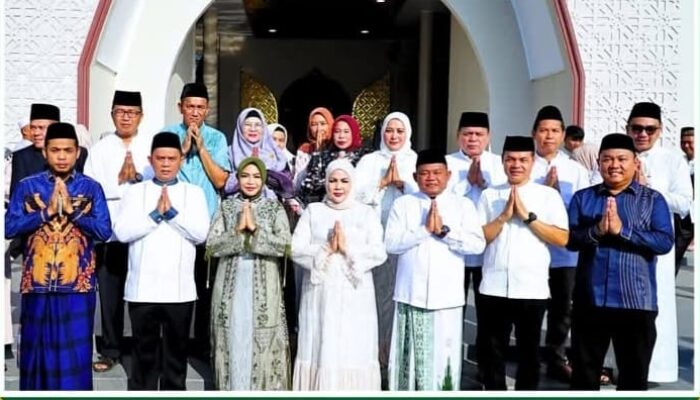 Bupati dan Wakil Bupati Labuhanbatu Shalat Idulfitri 1447 H Bersama Ribuan Jamaah di Masjid Raya Al-Ikhlas Ujung Bandar