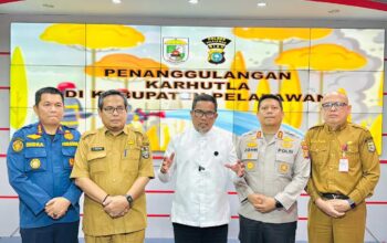 Bupati Zukri: Kekompakan Tim Gabungan Jadi Kunci Penjinakan Api di Lahan Gambut Pelalawan