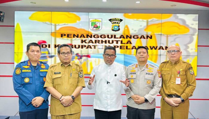 Bupati Zukri: Kekompakan Tim Gabungan Jadi Kunci Penjinakan Api di Lahan Gambut Pelalawan
