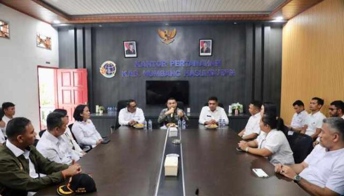 Kunjungi Kantah Kabupaten Humbang Hasundutan, Wamen Ossy Tekankan Pentingnya Akurasi Data Pertanahan