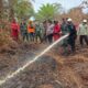 Sinergi Tanpa Batas: TNI-Polri dan Pemkab Pelalawan Turun Langsung Pemadaman Karhutla di Lahan Gambut