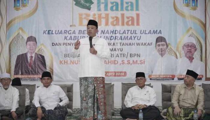 Hadiri Halalbihalal dan Penyerahan Sertipikat Tanah Wakaf PCNU Indramayu, Menteri Nusron Minta NU Berikan Kebermanfaatan bagi Masyarakat