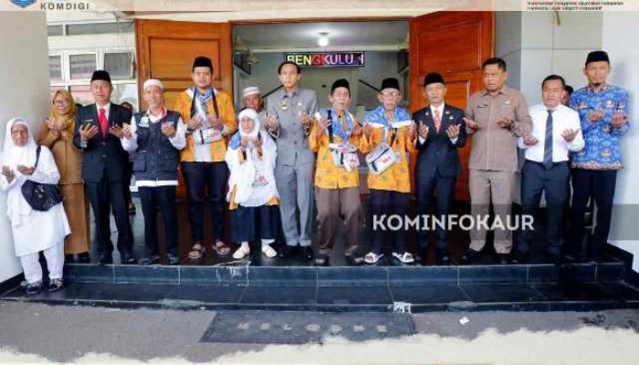 Bupati Kaur Lepas Keberangkatan 4 Calon Jemaah Haji, Tekankan Jaga Kesehatan dan Ibadah