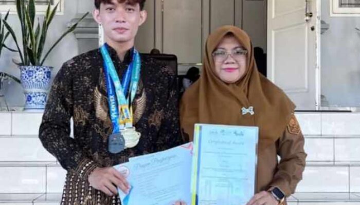 Julis Andreas Mahasiswa Asal Siak, Ciptakan Lampu Energi Alternatif dari Air Gambut