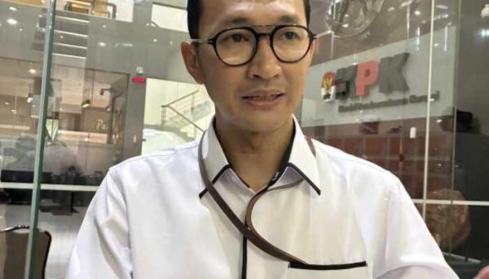 Sempat Menghilang Saat OTT, Bupati dan Sekda Kuansing Akhirnya Menyerahkan Diri ke KPK