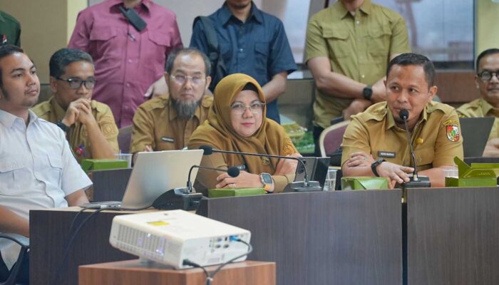 Kaya Pencitraan Minim Terobosan, Kinerja Bupati Siak Afni Z Disorot Tajam