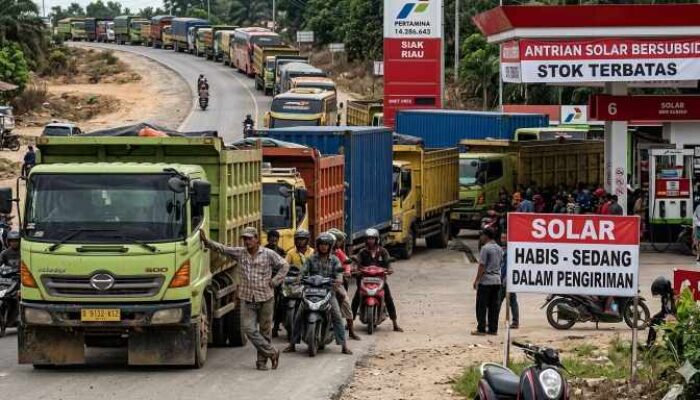 Antrean Solar Mengular di Siak dan Seluruh Riau, Warga: ‘Kapan Ini Berlalu?