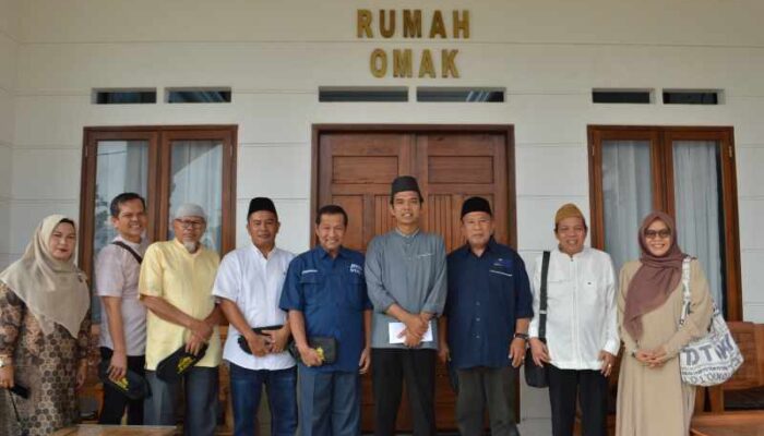 Panitia HUT JMSI ke 6 Silaturahmi dengan UAS, Salah Satu Penerima JMSI Award