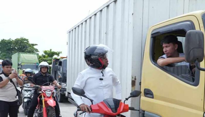 Macet Mengular Sampai 6 Jam, Bupati Pelalawan Instruksikan Pekerjaan Jalan Distop Sementara